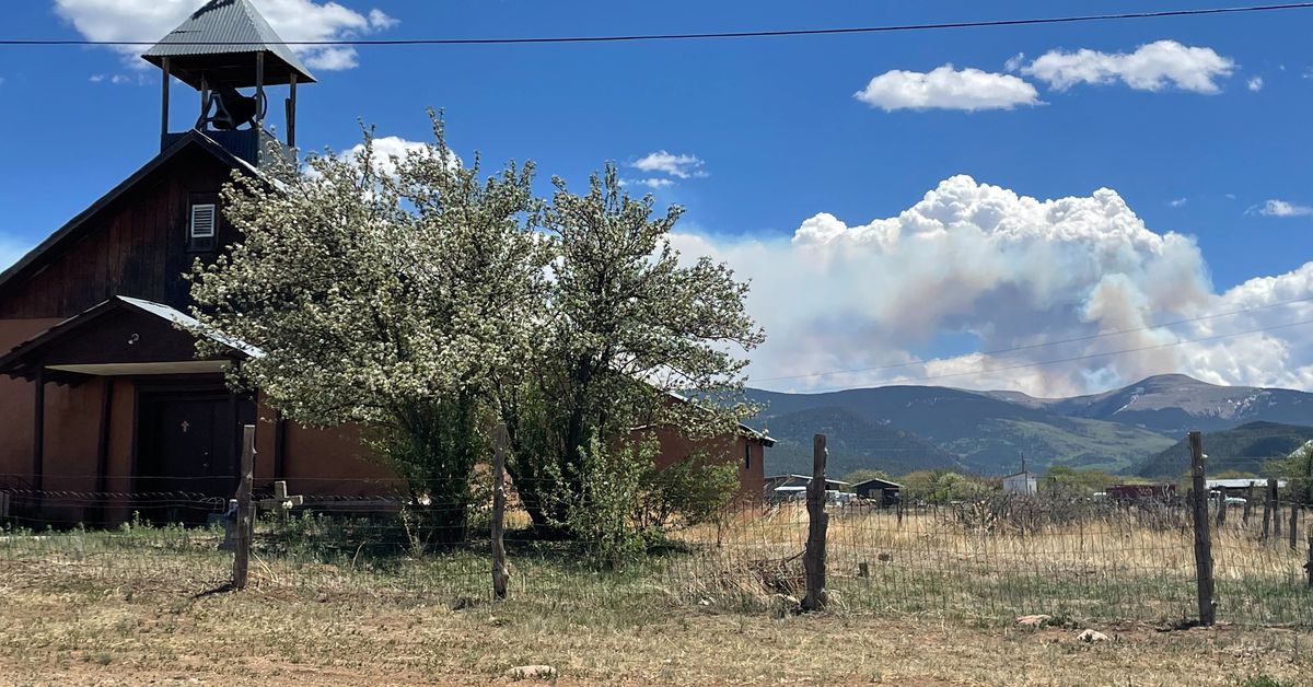 U.S. stops controlled burns nationwide after New Mexico disaster