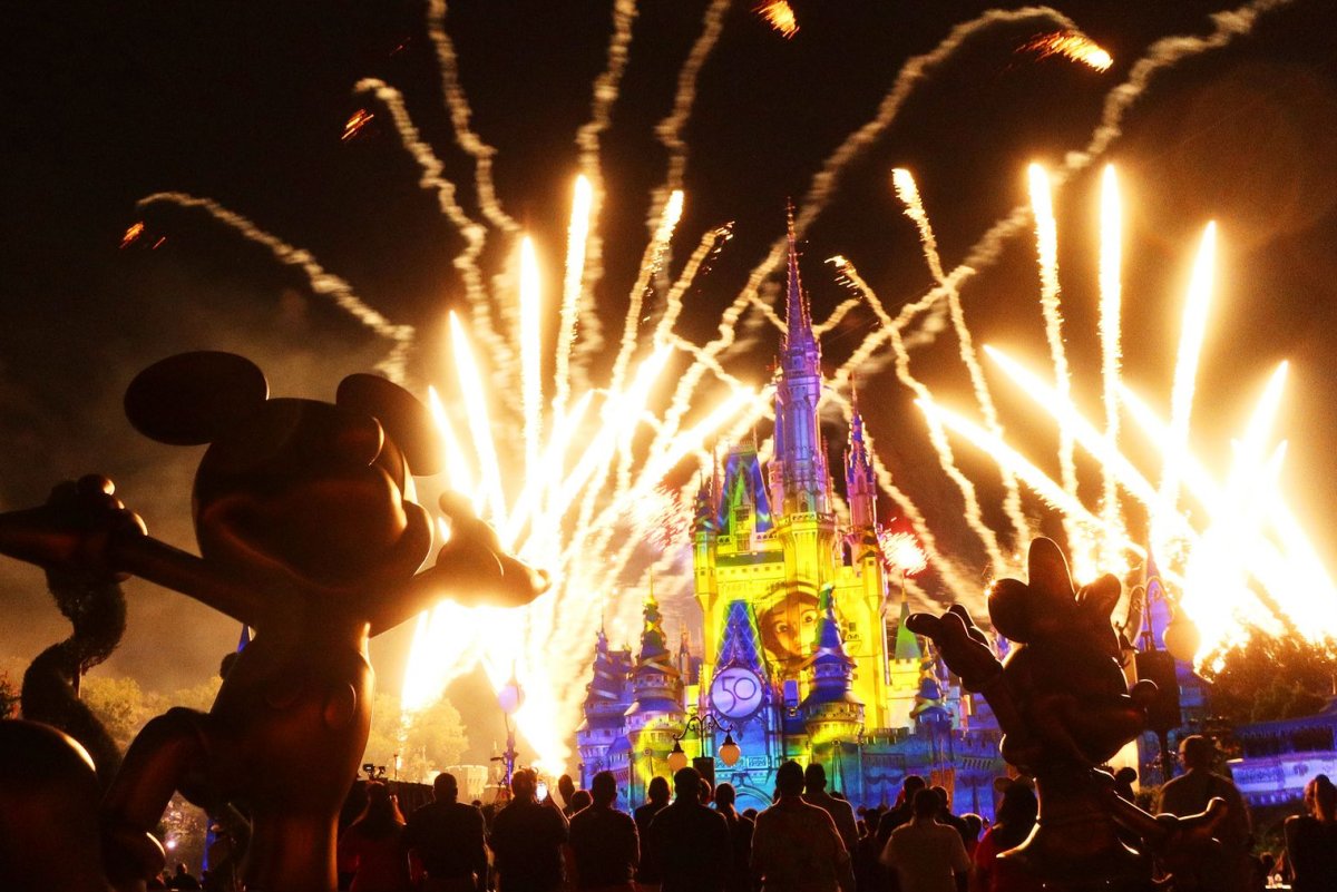 No injuries in fire during Disneyland’s Fantasmic Fireworks show