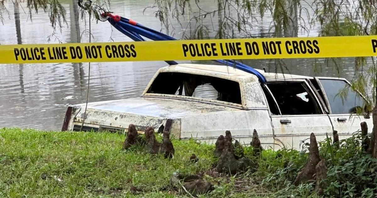 Three bodies found in car pulled from pond in front of shopping mall