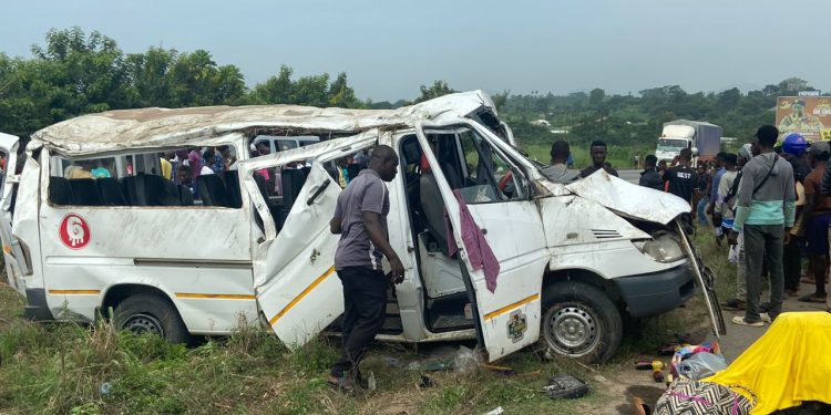 15 injured in accident on Nsawam-Suhum road