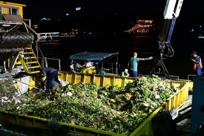 500,000 krathong floats collected in Bangkok waterways