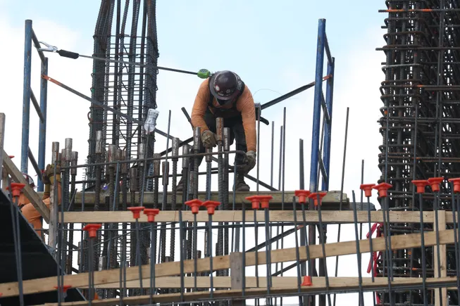 Nonresidential construction prices notch ‘far-too-hot’ 9% annualized gain