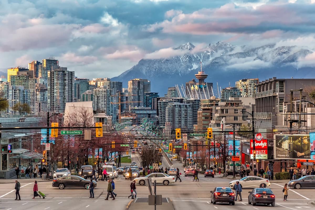 Canada’s temporary resident population contracts as overall population growth slows