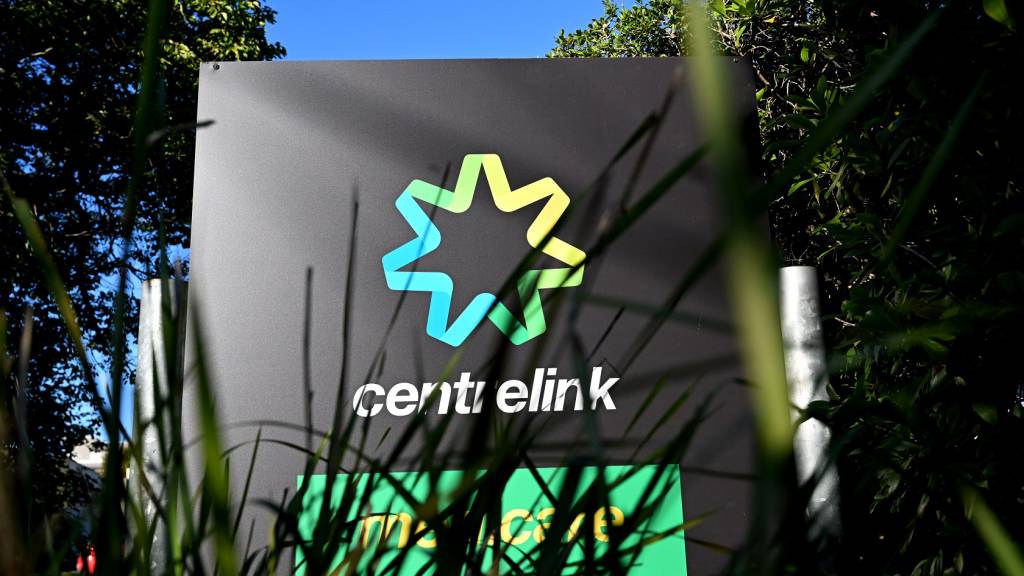 IT error saw tens of thousands of Australians wrongly denied welfare payments