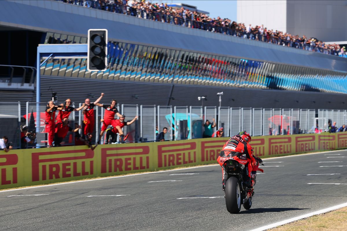 WorldSBK: Bulega wins to force the title decider to the final day of the season