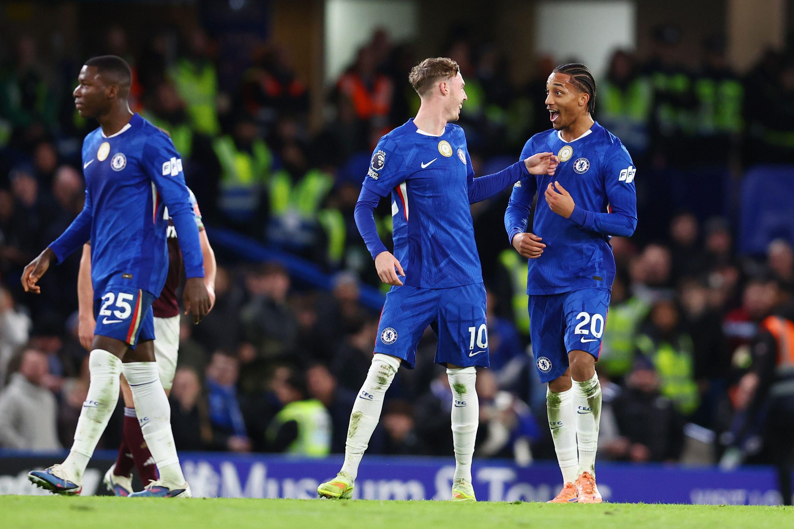 Man United plot shock move for Chelsea superstar