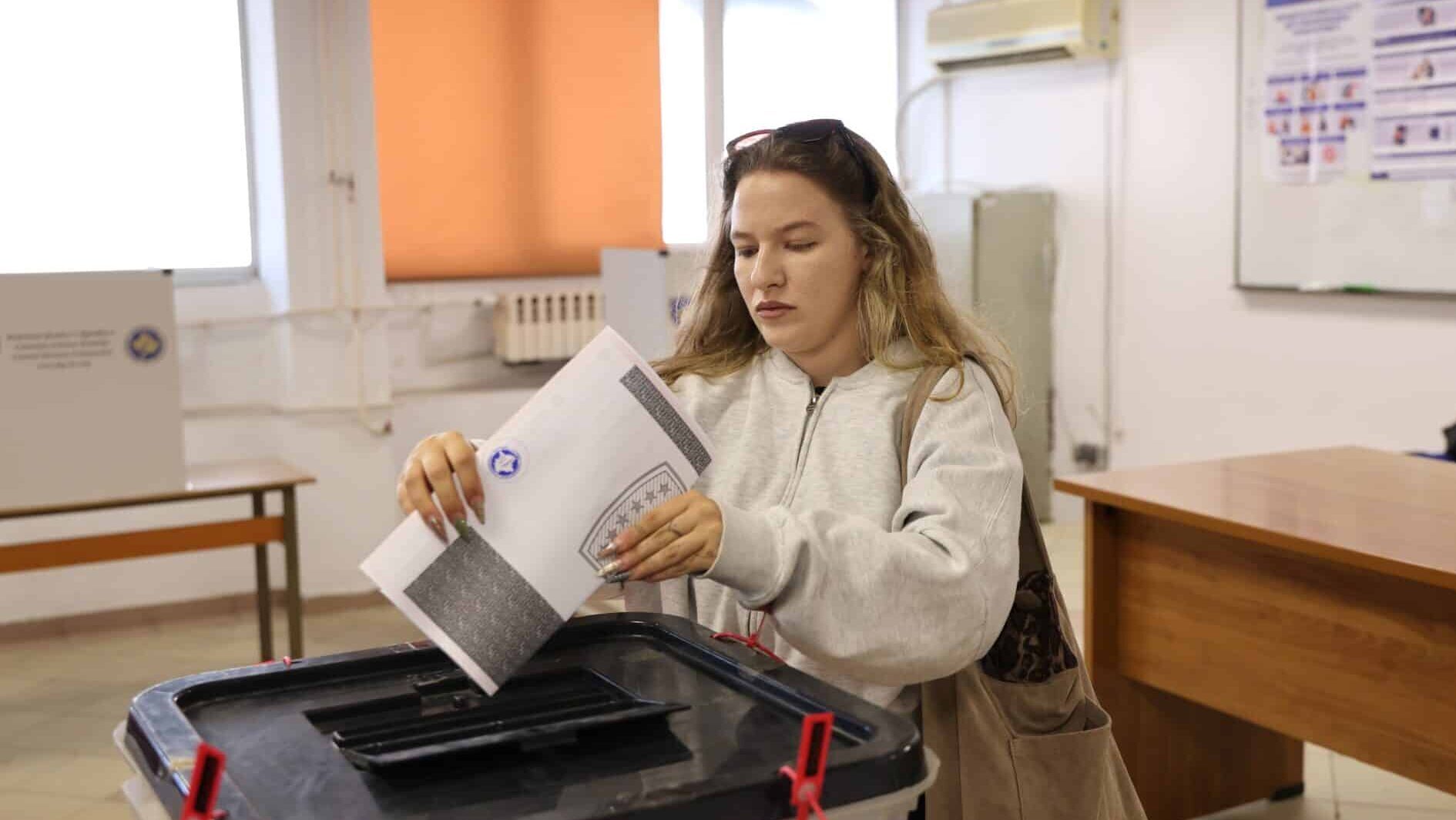 Kurti’s Vetevendosje Set to Win Kosovo Election on Low Turnout